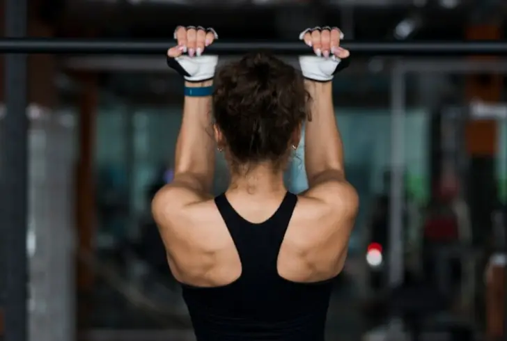 do chin ups work biceps